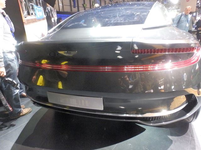 Aston Martin шокирует своим AWD SUV GT EV концептом